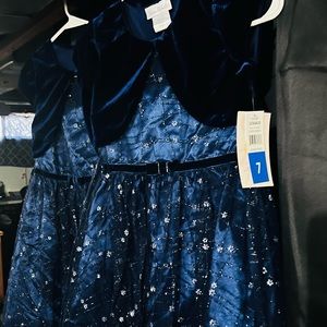 Girls dresses one 10/ 12 one size 7